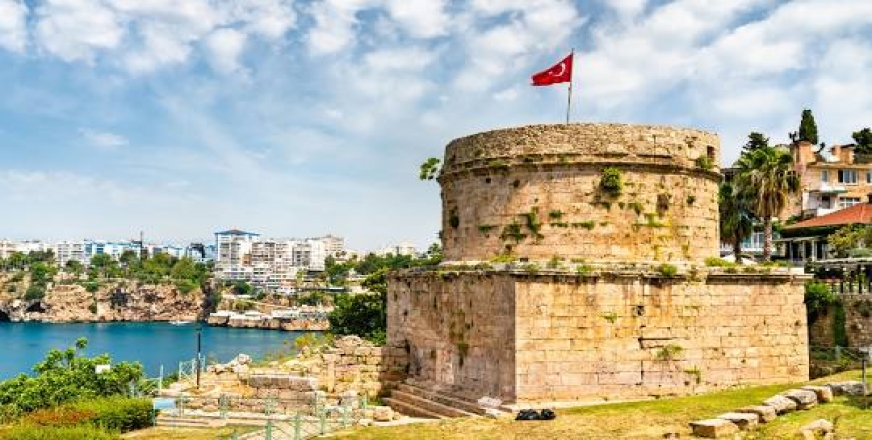 Antalya'nın Tarihi Yerleri Hadrian Kapısı ve Hıdırlık Kulesi