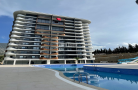 Alanya Mahmutlar'da Havuzlu Sitede Satılık 1+1 Eşyalı Daire