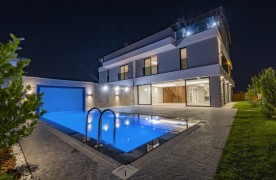 Havuzlu Bahçeli Satılık Sıfır 5+1 Villa - Güzeloba Antalya